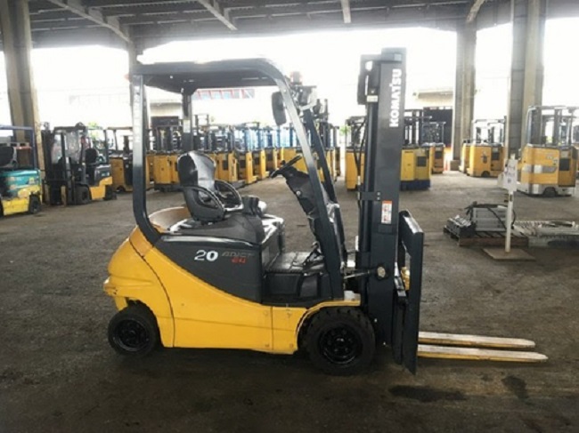 xe nâng komatsu 2 tấn
