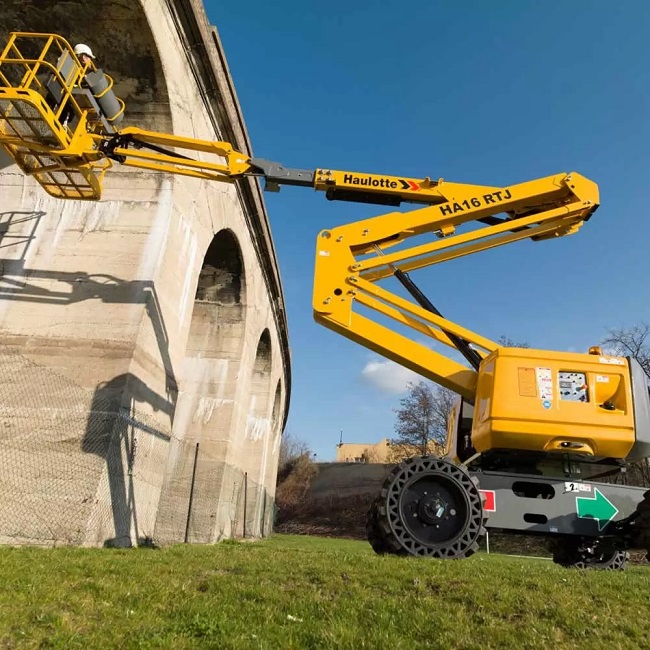 xe nâng người boom lift