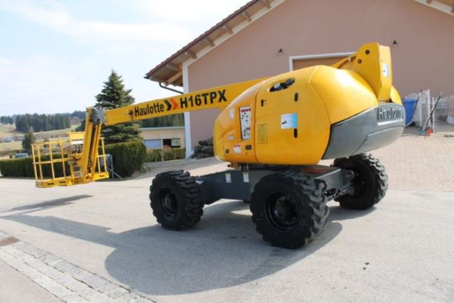 xe nâng người boom lift