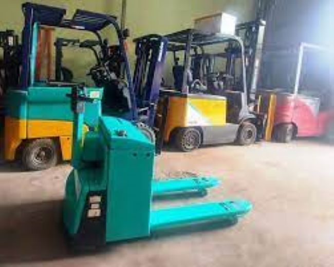 Xe Nâng Tay Komatsu Có Đặc Điểm Gì?