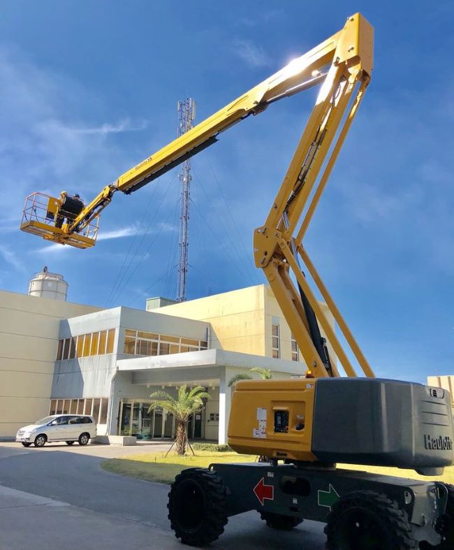 xe nâng người dùng trong điện gió
