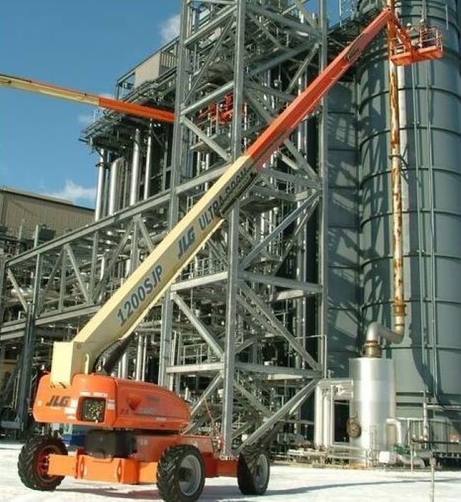 xe nâng người dùng trong điện gió
