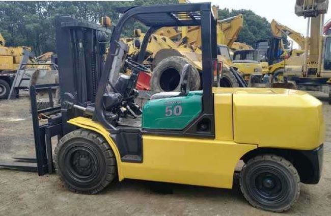 Xe nâng 5 tấn Komatsu ở TP HCM