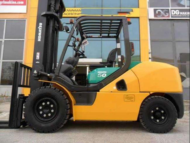 Xe nâng 5 tấn Komatsu ở TP HCM