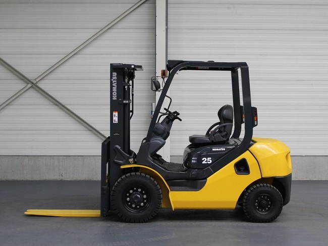 xe nâng hàng Komatsu 2.5 tấn