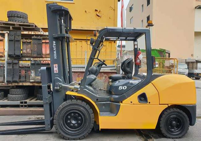Xe nâng Komatsu 5 tấn tại quận Cầu GiấyXe nâng Komatsu 5 tấn tại quận Cầu Giấy