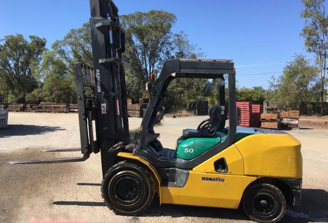 Xe nâng Komatsu 5 tấn tại quận Long Biên