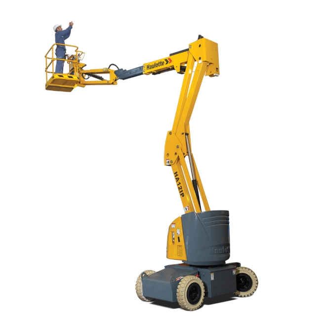 Xe Nâng Người Làm Việc Trên Cao Tại Cầu Giấy