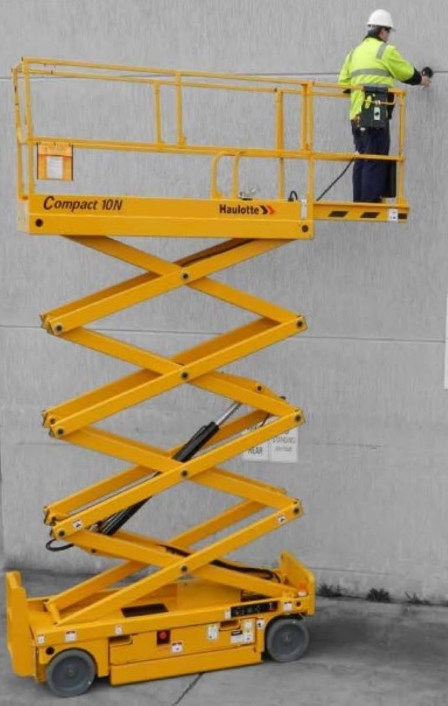 Xe Nâng Người Làm Việc Trên Cao Tại Cầu giấy