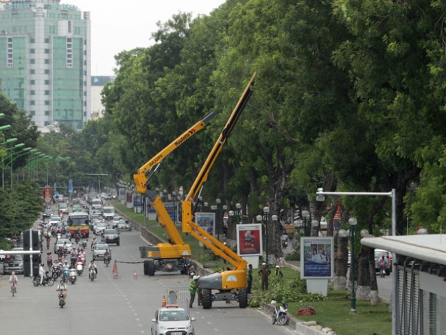 Xe Nâng Người Làm Việc Trên Cao Tại Gia Lâm