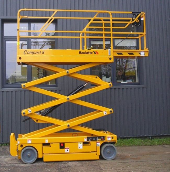 Xe Nâng Người Làm Việc Trên Cao Tại Long Biên