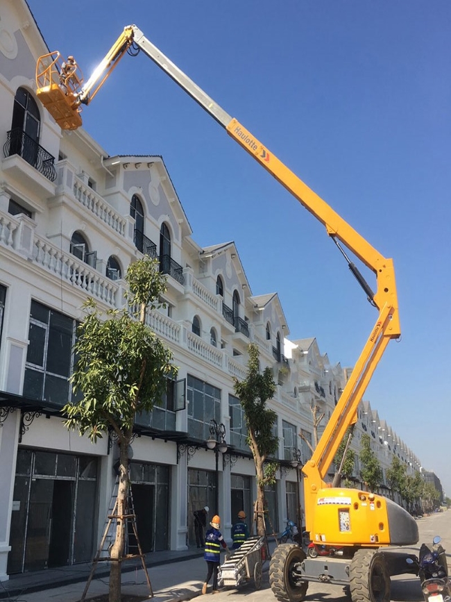 Xe Nâng Người Làm Việc Trên Cao Tại Mê Linh