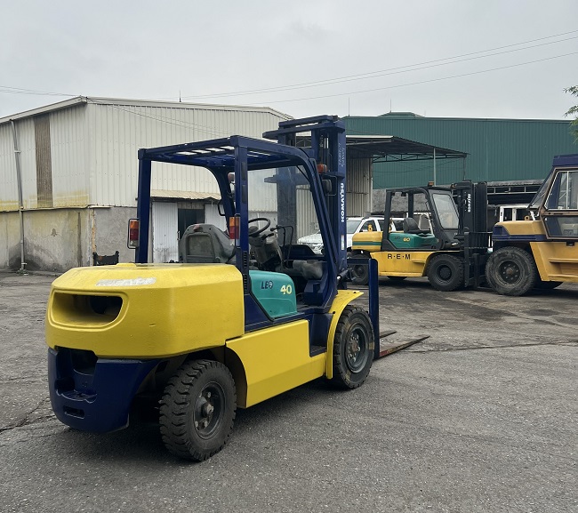 xe-nang-dau-komatsu-tai-gia-lam