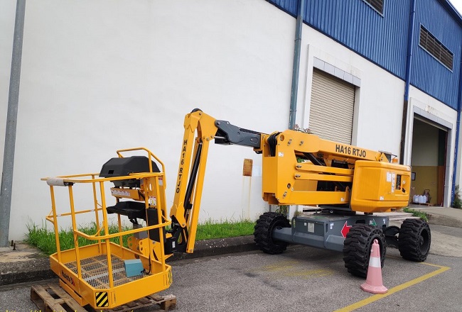 xe nâng người boom lift