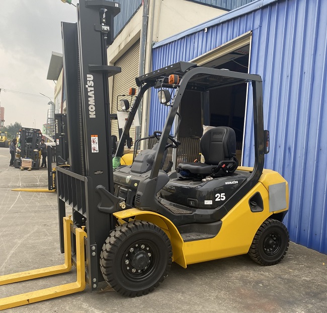 Ứng dụng pin lithium trong xe nâng điện có những ưu điểm gì?