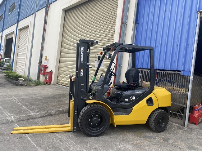 Ứng dụng pin lithium trong xe nâng điện có những ưu điểm gì?