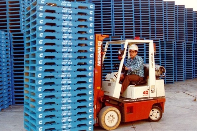 Chi Tiết Ứng Dụng của xe nâng hàng trong ngành sản xuất Nhựa