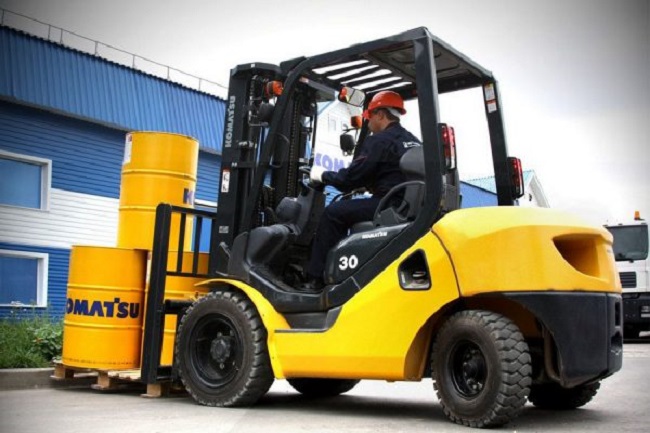 Chi Tiết Ứng Dụng của xe nâng hàng trong ngành sản xuất Nhựa