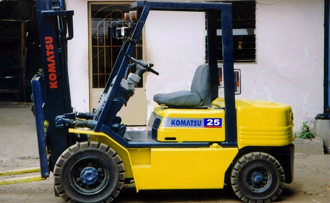 Chi Tiết Ứng Dụng của xe nâng hàng trong ngành sản xuất Nhựa