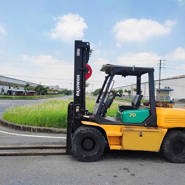 Thanh Lý Xe Nâng 7 Tấn Cũ: Kinh Nghiệm Mua Sắm Thông Minh & Tiết Kiệm Thanh Lý Xe Nâng 7 Tấn Cũ: Kinh Nghiệm Mua Sắm Thông Minh & Tiết Kiệm