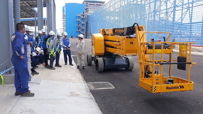 Xe nâng người thủy lực